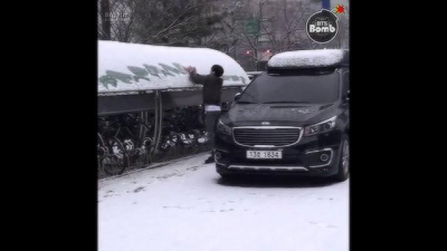 Snowball fight (Jimin's cam)