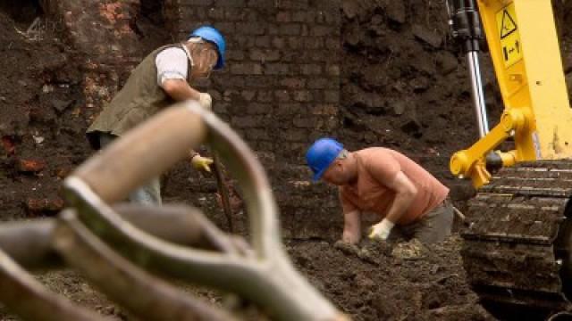 Swansea, Wales - A Copper Bottomed Dig