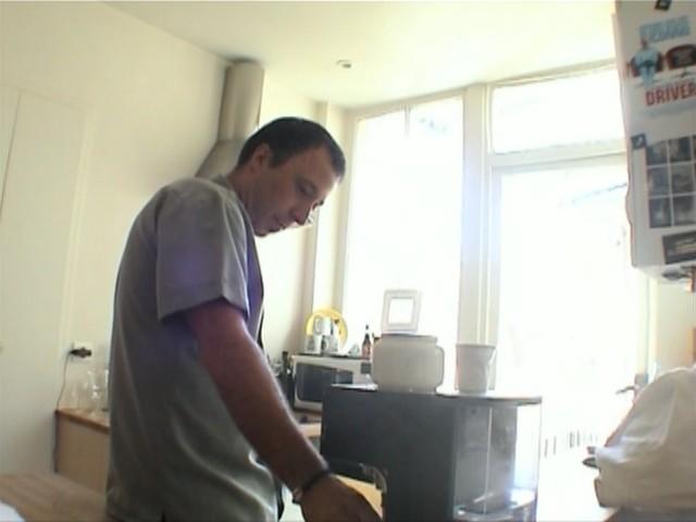 Pascal se fait un café