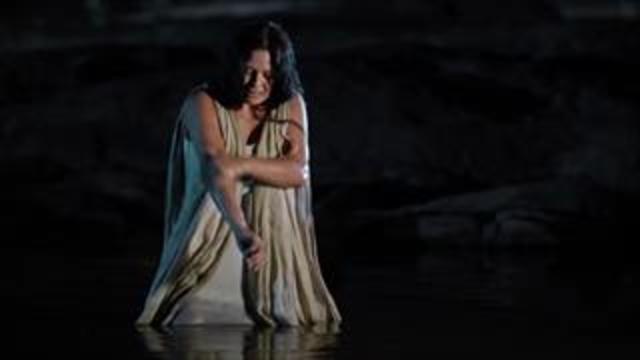 Bila confessa para Ruben que o ama