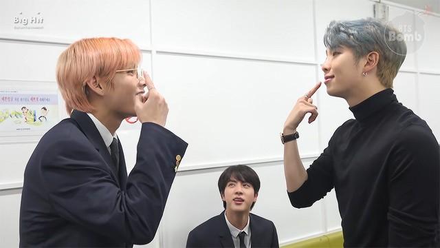 RM, Jin & V having fun singing songs