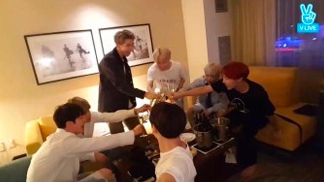 [BTS] 아마스에 간 인터네셔널팝케이센세이션어쩌구 방탄이들 (BTS's V after AMAs)