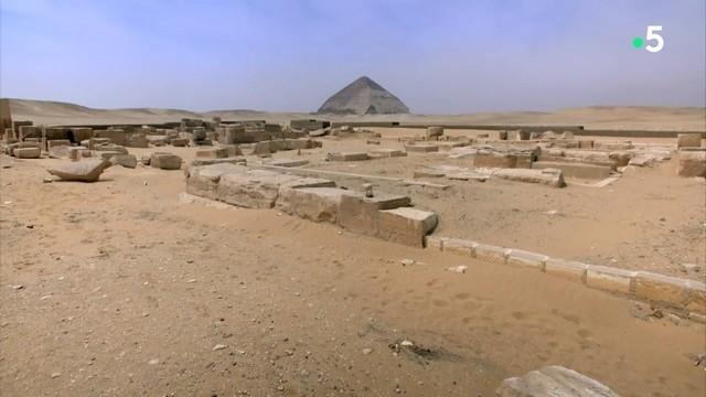 À l'aube des pyramides