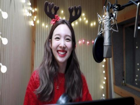 Nayeon tell me (Santa tell me Cover behind)