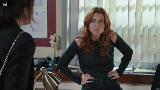 Manuela acusa Elisabete de a apunhalar pelas costas