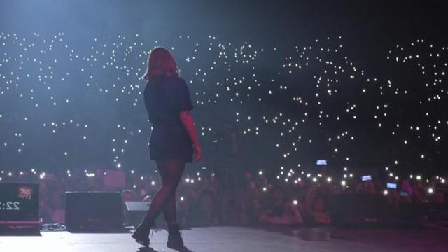 Marine se produit en live devant 12 000 personnes