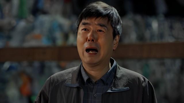 장미 때문에 무철에게 배신감을 느끼는 미자