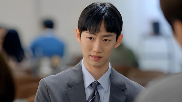 갑질하는 회사 대표에게 사표를 던지고 나오는 미진