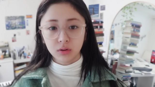 Yunjin Vlog #7 | Have You Ever Seen LE SSERAFIM Do a Medical Check-Up?
