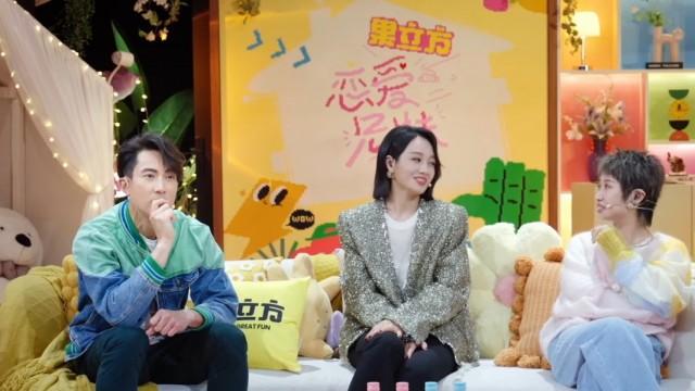 Susu and Tangtang took photos of each other in the first snowo