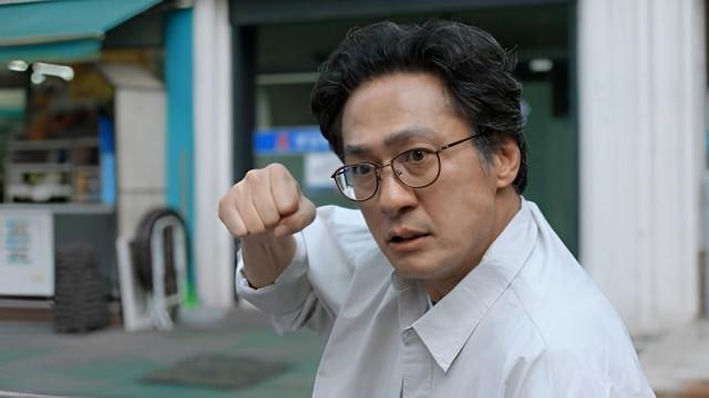 규태에게 접근하는 장 대표