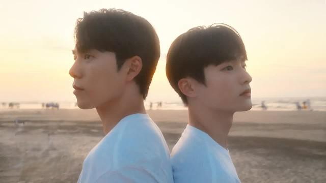 "You're really pretty" Filming the face with the sunset as an excuse