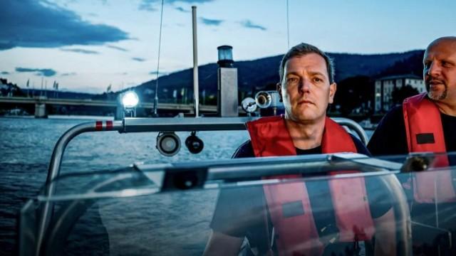 Wasserrettung am Neckar - Menschensuche am Stauwehr
