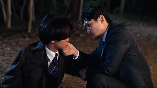 Lost Under the Full Moon: Into an Ideal World