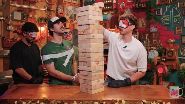 Chi riesce a farlo BENDATO? - Sfida Mente e Corpo [ft. @riccardodose e Dadda]