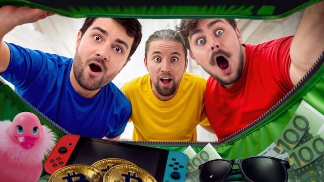 ON OUVRE DES VALISES PERDUES #1 (y’a des choses incroyable)