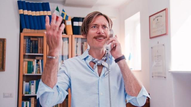 Nedrustning by day, upprustning by night