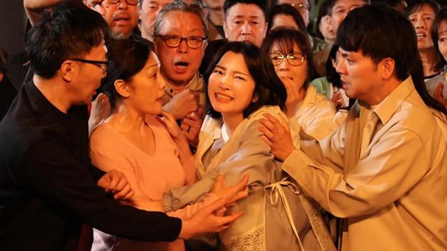 “娘を救うために、炎へ飛び込んだ母の死。けれど、焼け跡から見つかった遺骨は、一人分だった――。