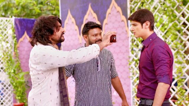 Naksh is Blackmailed