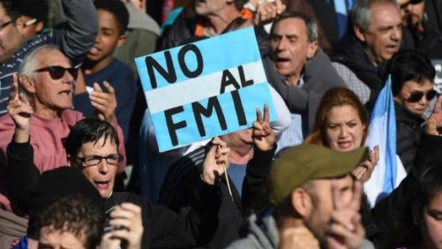 O Assunto #13: O impacto da crise na Argentina - para eles e para nós