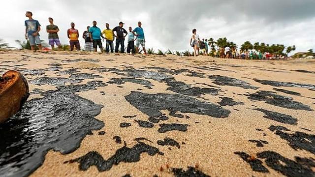 O Assunto #33: De onde veio o petróleo que mancha praias do Nordeste, e os danos que ele pode causar