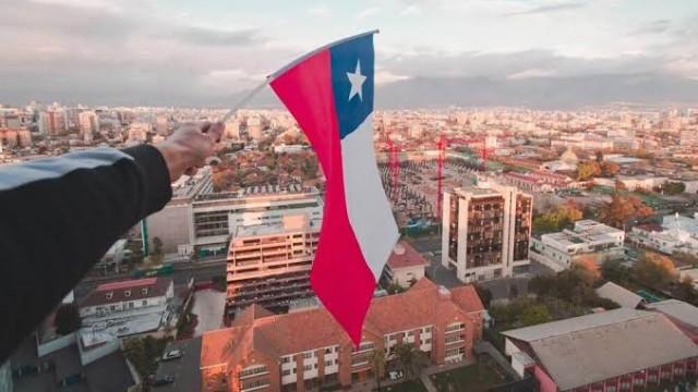 O Assunto #42: Caos no Chile. Mortes, depredação e as Forças Armadas nas ruas pela primeira vez desde o fim da ditadura