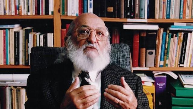 Paulo Freire na mira