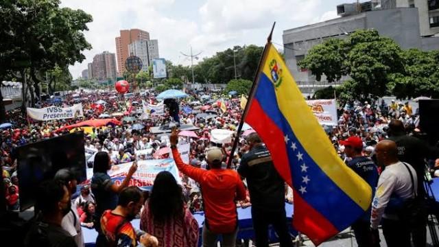 Os confrontos na fronteira e na política da Venezuela