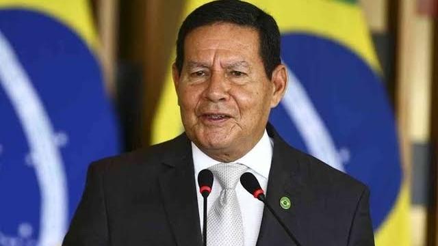 Jair, Carlos, Olavo, Hamilton é o governo que cria suas próprias crises