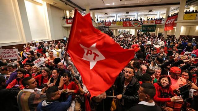 O papel é o poder dos partidos no Brasil