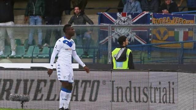 Os gritos racistas que ecoam nos estádios