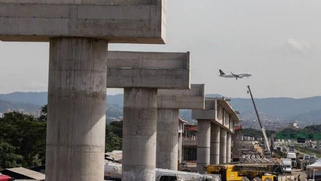 Por que obras atrasam tanto no Brasil?