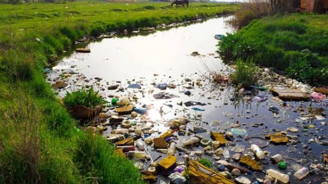 A água suja no Rio, a fala das autoridades sobre o problema e o que ela revela sobre a situação do saneamento no país