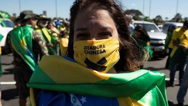 O apoio e a presença do presidente no ato pró-governo