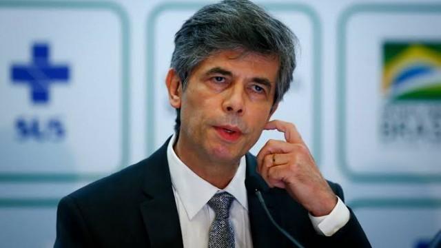 Extra: A demissão de mais um ministro da Saúde