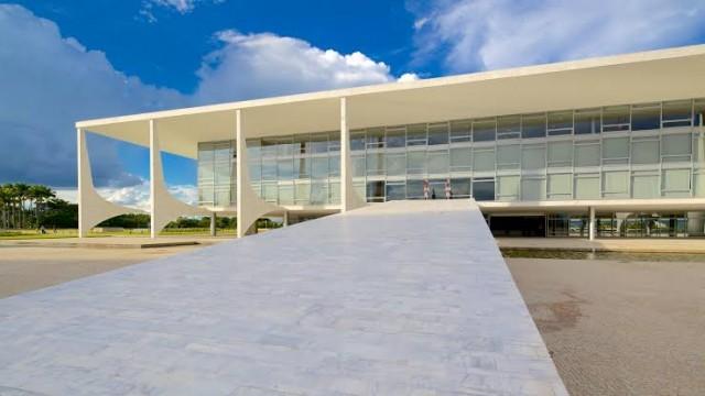Crise e cortes salariais no funcionalismo