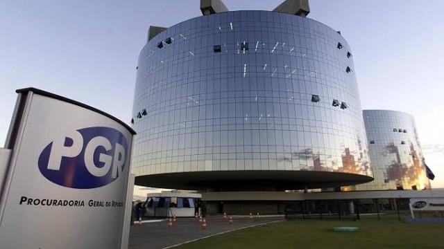 O cabo de guerra entre PGR e Lava Jato