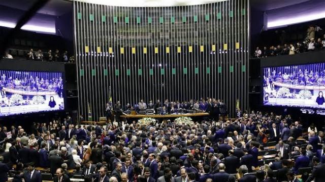 O que muda com o racha do centrão