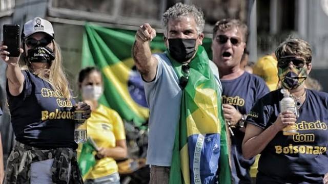 Tuiteiros da direita se movem para o centro