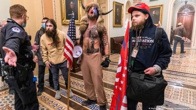 Congresso invadido, Trump fora de controle