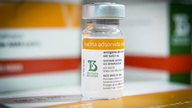 A suspensão dos testes da Coronavac