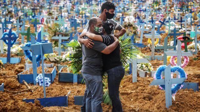 O comitê anti-Covid, 300 mil mortos depois