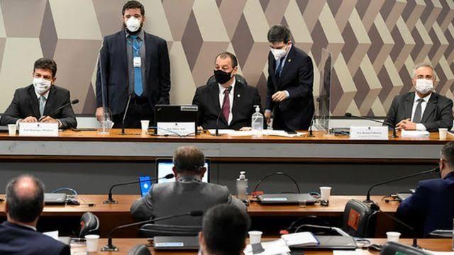 Por que conselhos médicos ainda permitem a cloroquina