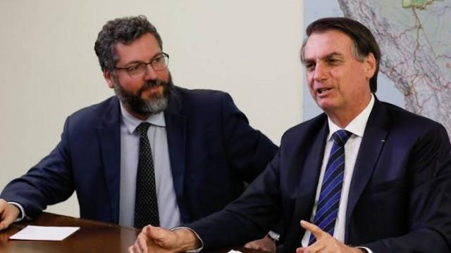 A caça de Ernesto Araújo pela cloroquina