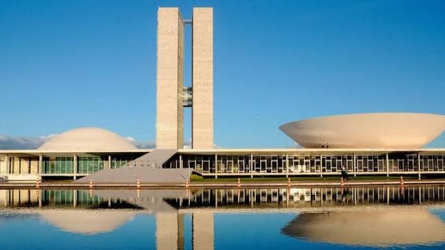Por que Bolsonaro planeja dar mais poder ao centrão