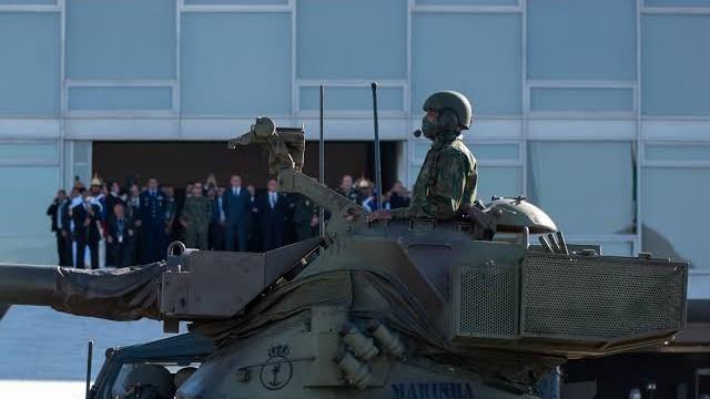 O desfile militar e a política de intimidação de Bolsonaro