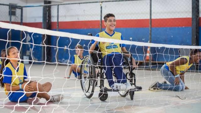 Por dentro de uma escola que inclui alunos com deficiência
