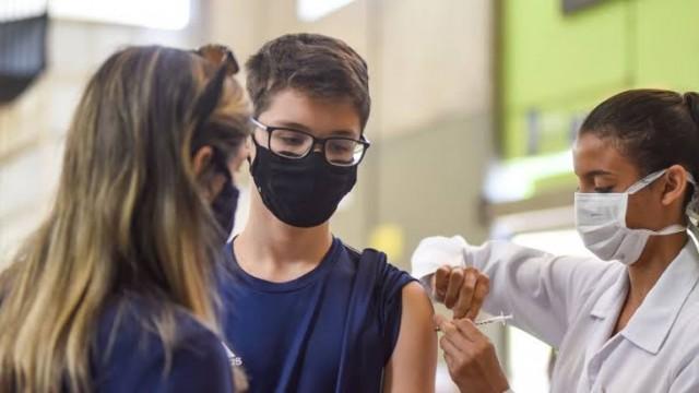 A suspensão da vacina para adolescentes