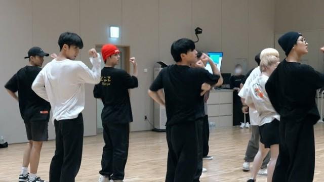 'Attacca' Dance Practice Behind