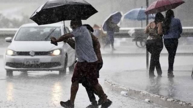 A chuva que devasta parte do Brasil
